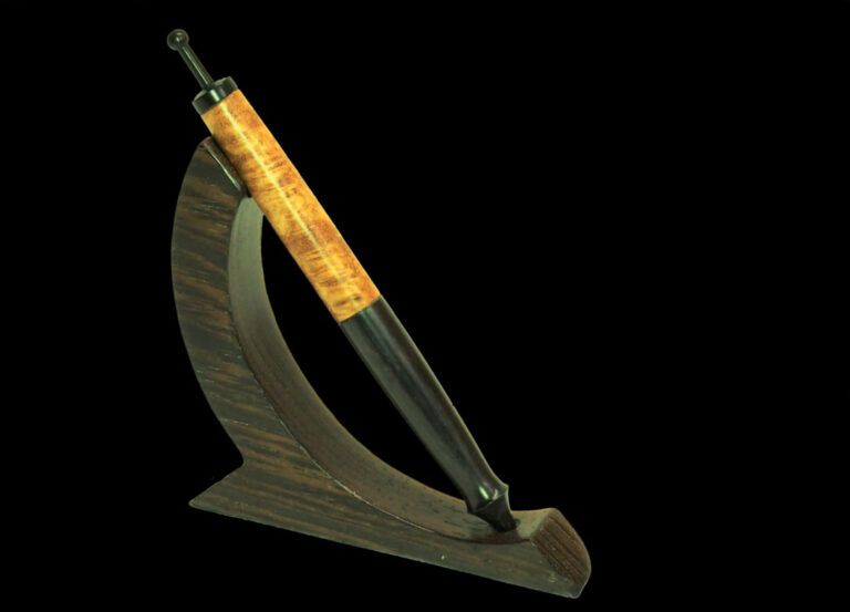 High-quality wooden fountain pen with stand