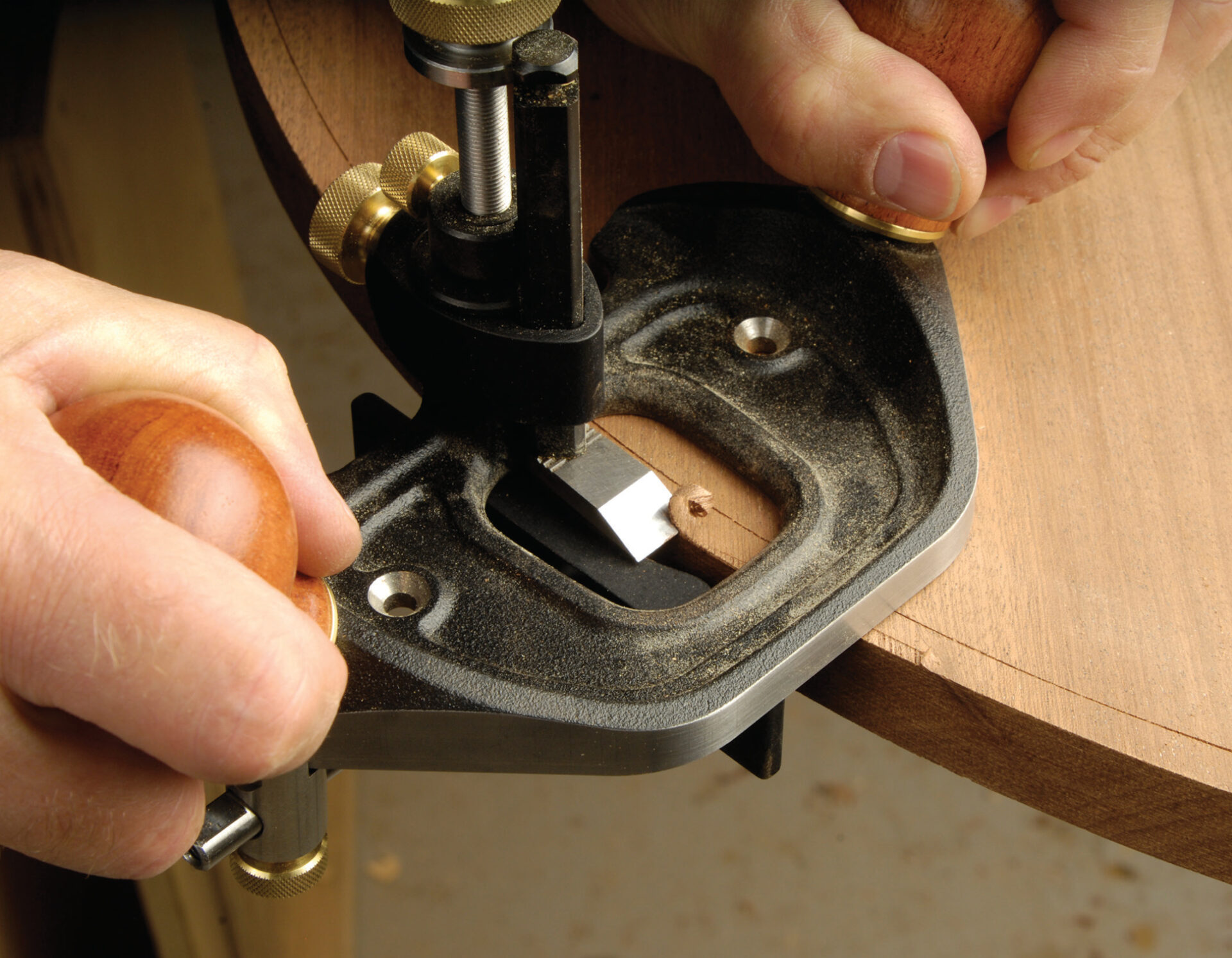 Master Inlay & Cross-Banding with a Router Plane