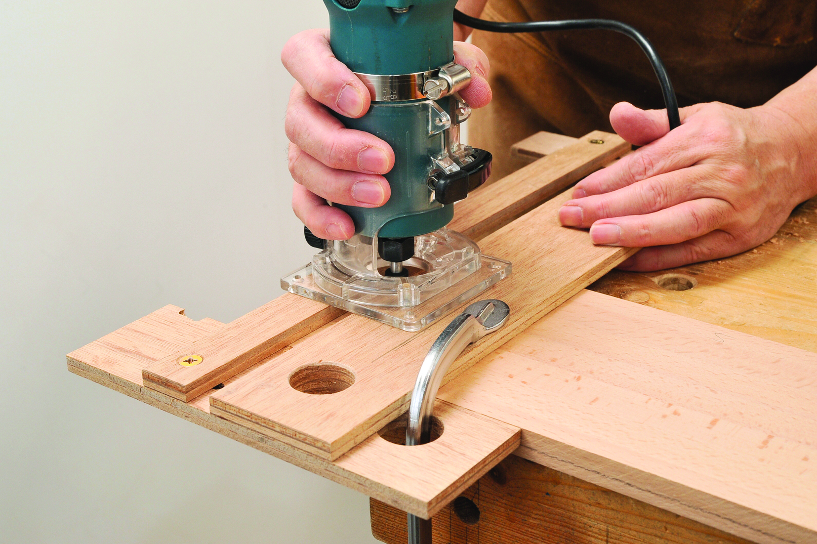 Using router on wood for precise cutting