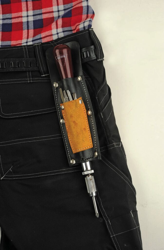 Tool belt with screwdrivers attached to trousers.