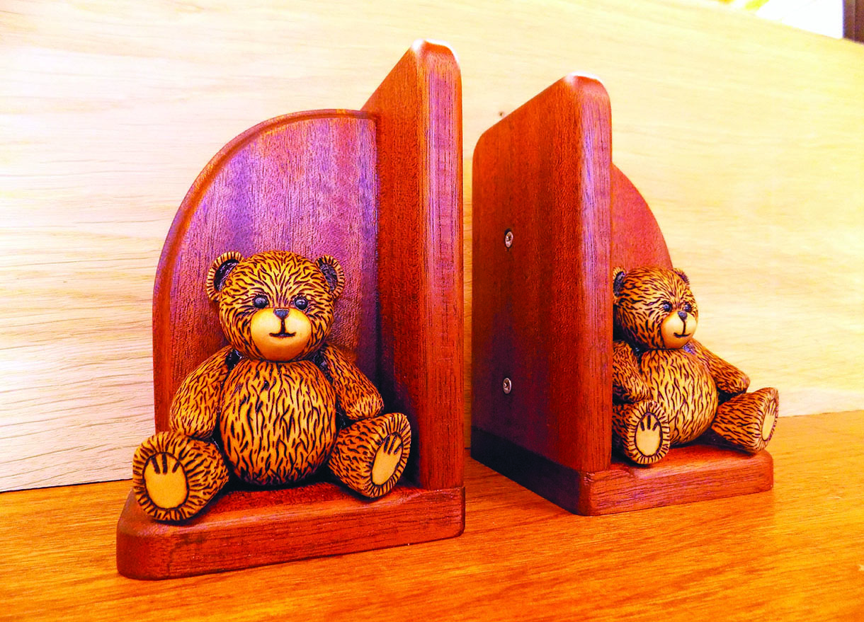 Teddy bear bookends