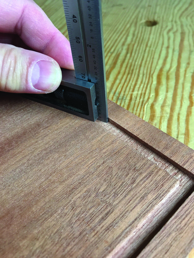 Measuring wood thickness with a metal ruler
