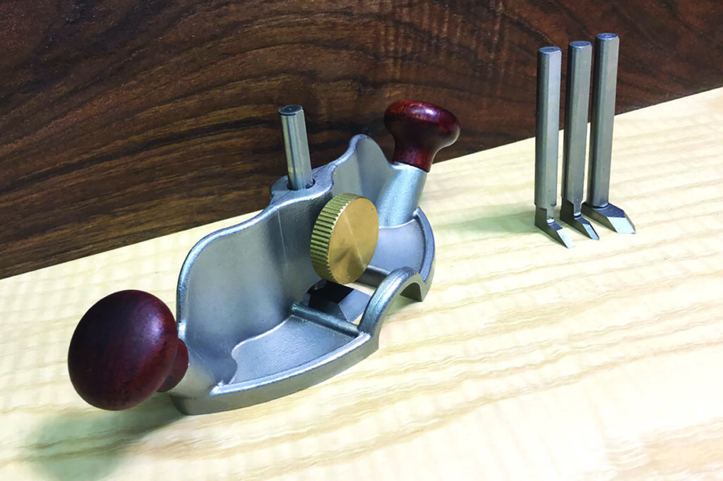 Woodworking router plane with three blades